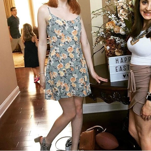 🔴SOLD🔴 F21 Floral Dress 🌼 - Picture 2 of 6